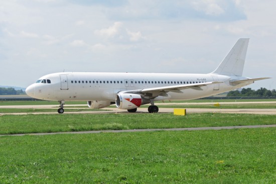 Airbus A320-211 - YL-LCC