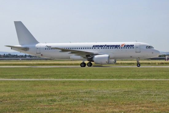 Airbus A320-216 - LY-PNG