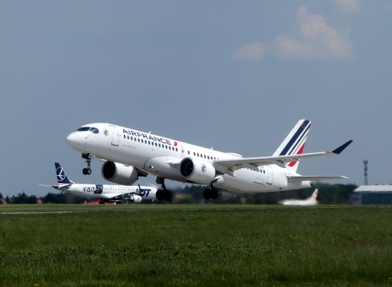 Airbus A220-371