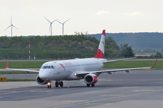 Embraer 195LR (ERJ-190-200LR) - OE-LWQ