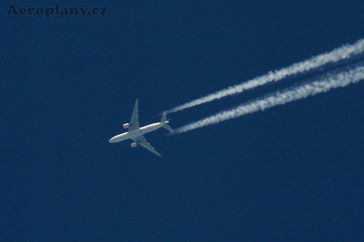 Boeing 777-268ER - HZ-AKG