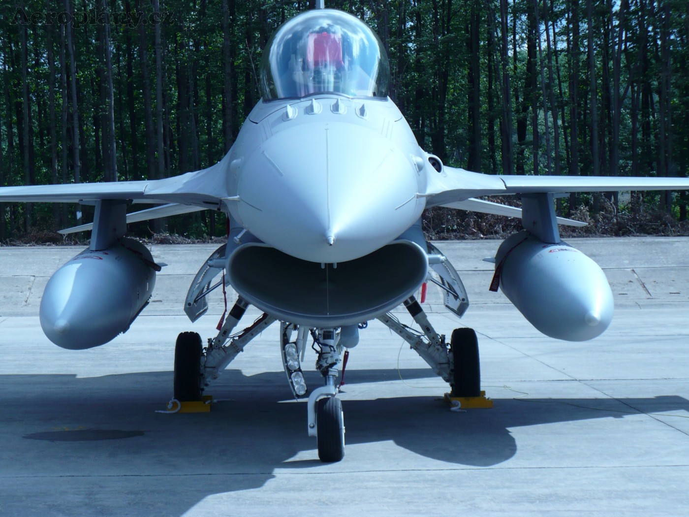 F-16 - 