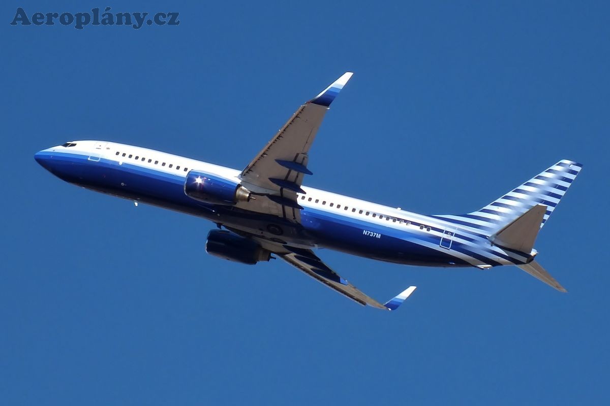 Boeing 737-8EQ - N737M