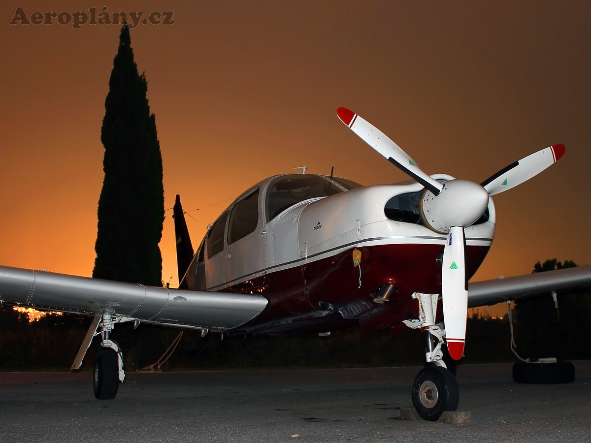 Piper PA-28R-200 Cherokee Arrow II - D-EKBF