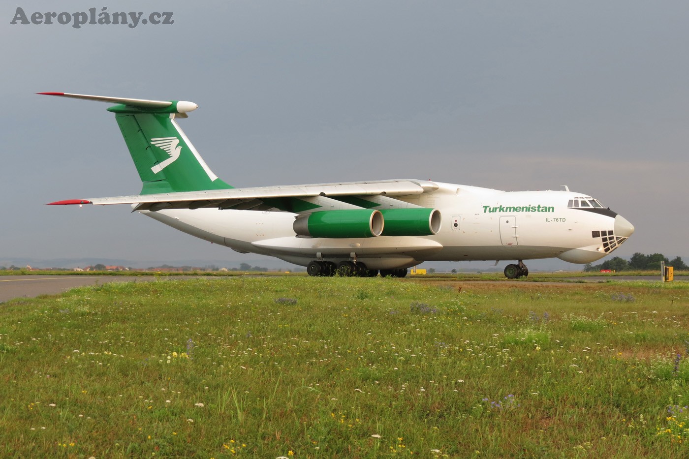 Iljušin IL-76TD - EZ-F428