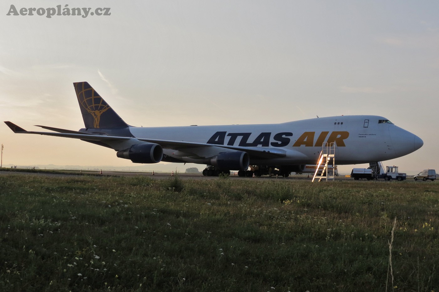 Boeing 747-47UF/SCD - N496MC