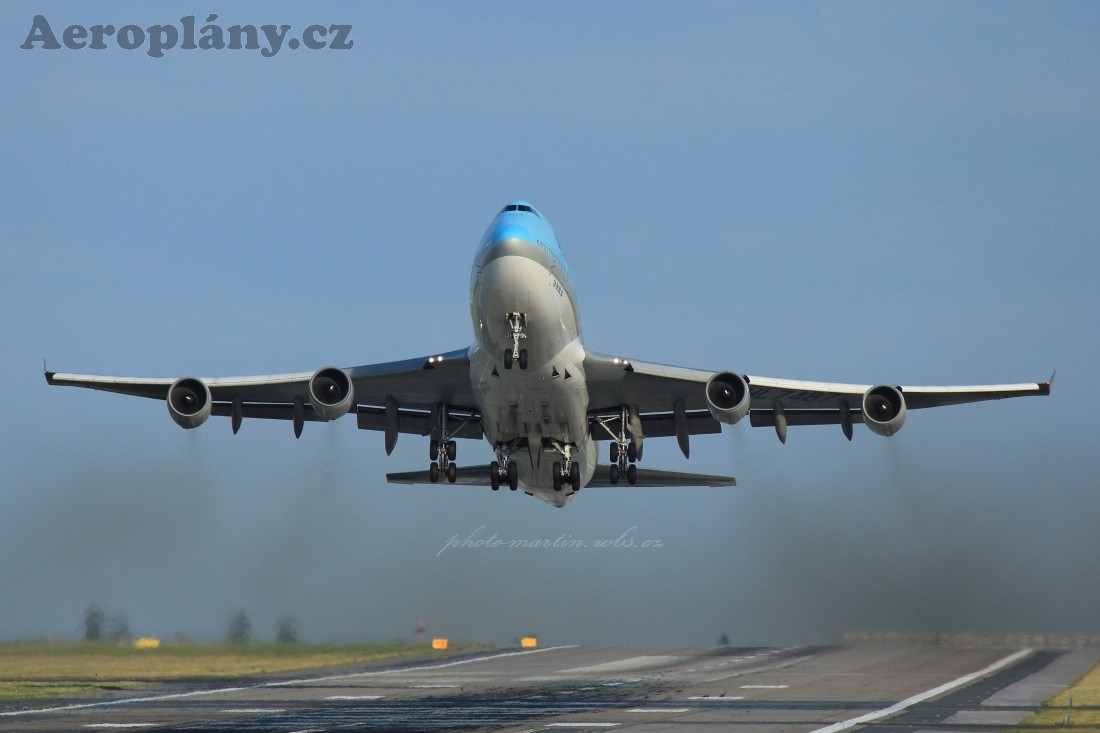 Boeing 747-4B5 - HL7487