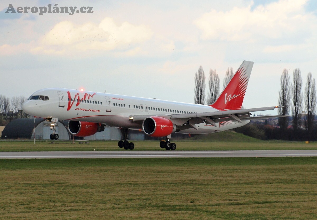 Boeing B757-230 - RA-73017