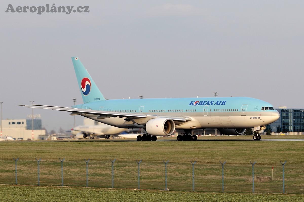  Korean Air Boeing 777-2B5/ER 