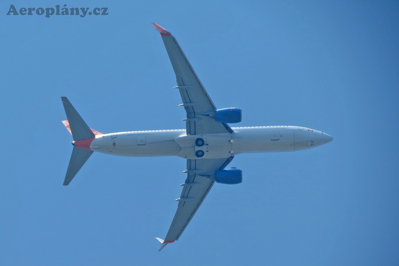 Boeing 737-8HX - C-FLSW