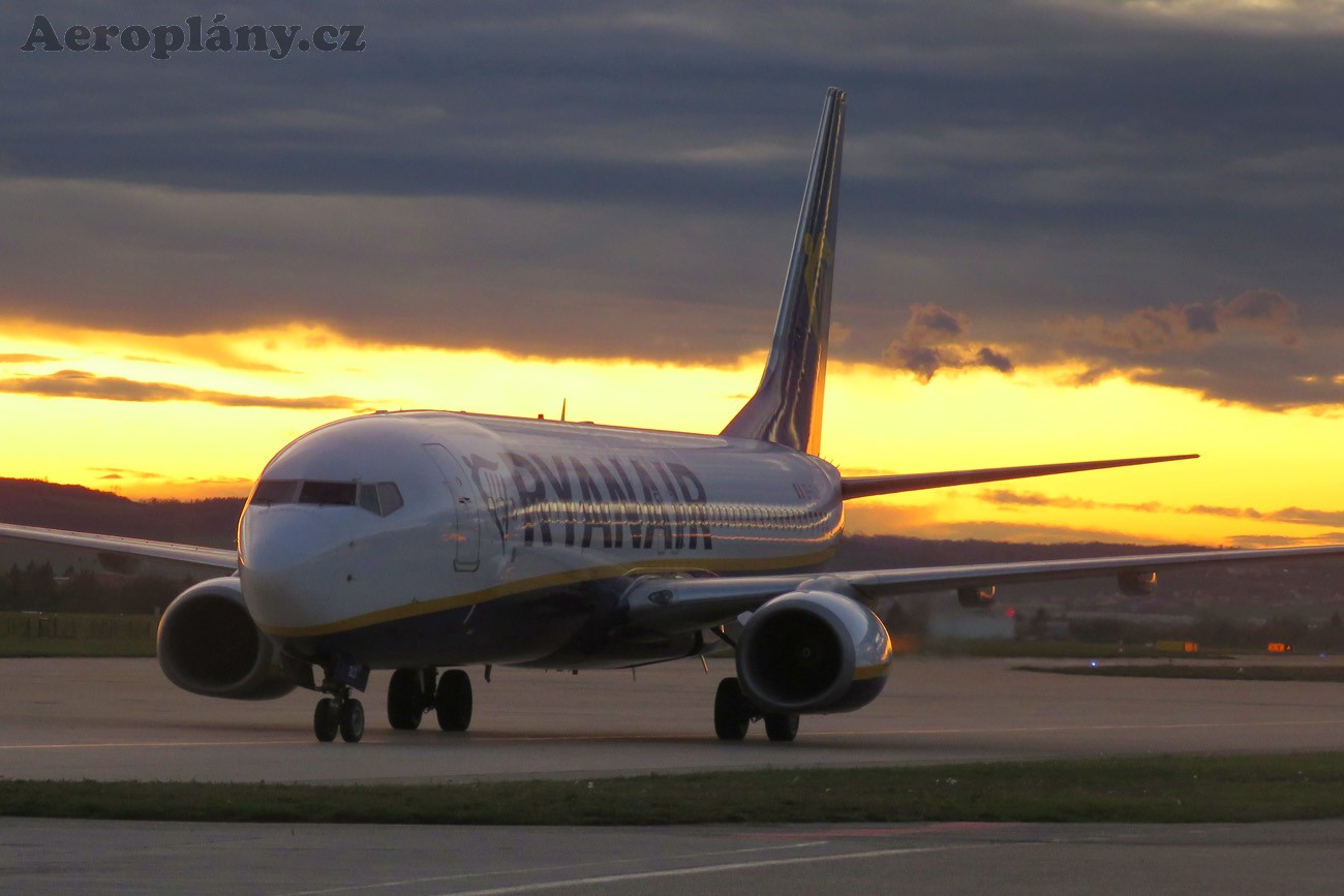 Boeing 737-8AS - EI-DLO