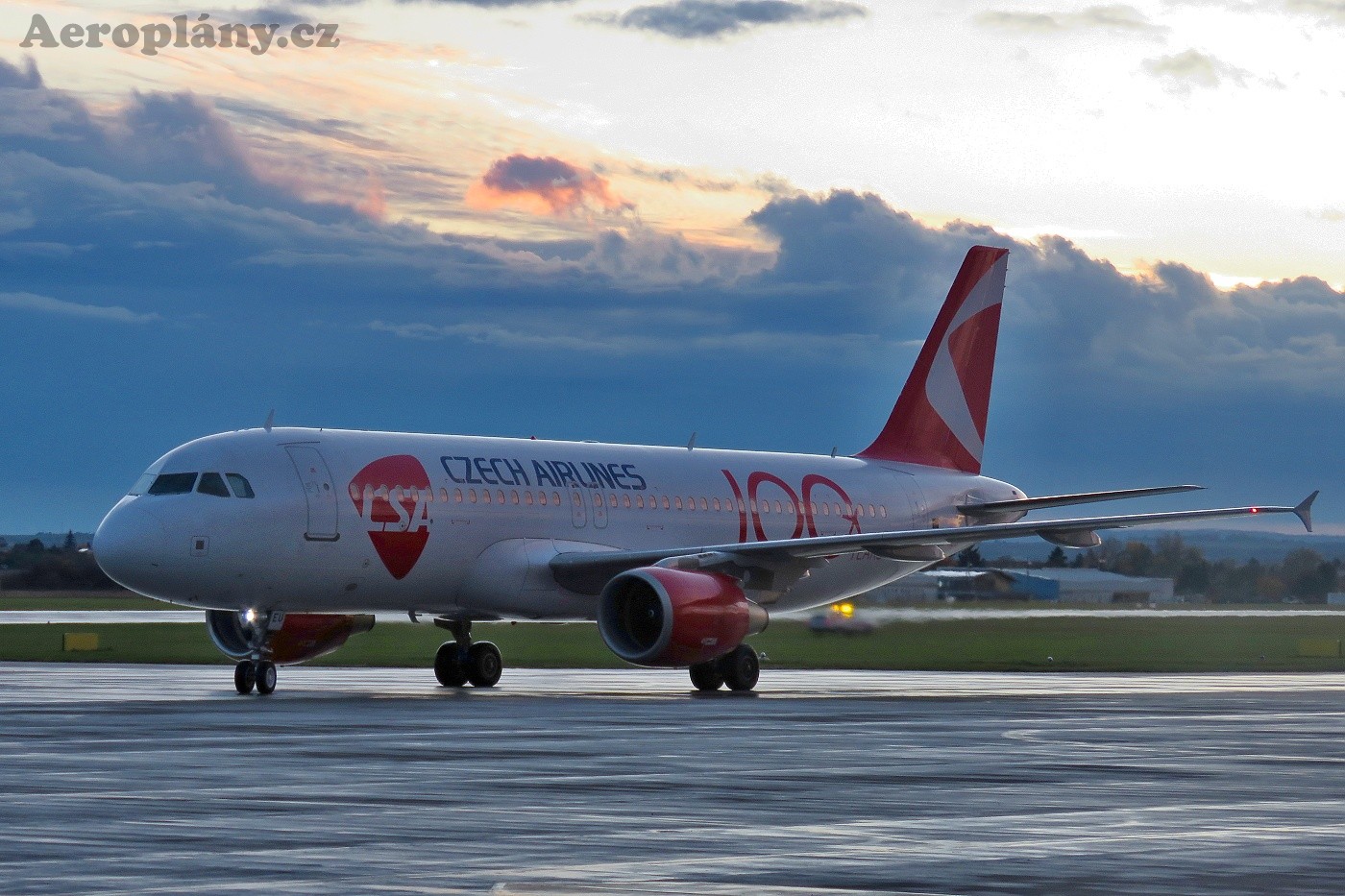 Airbus A320-214 - OK-HEU