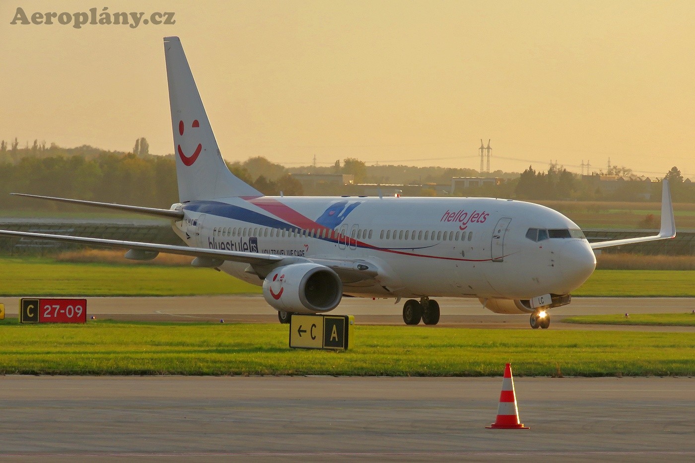 Boeing 737-8Z9 - YR-HLC