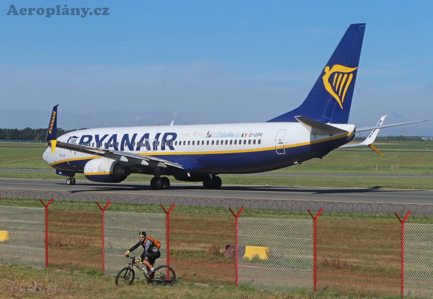 Boeing 737-8AS