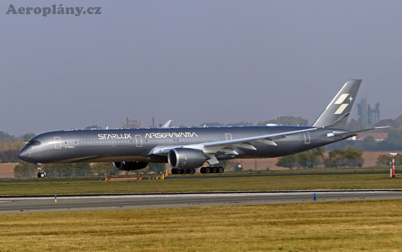 Airbus A350-1041 